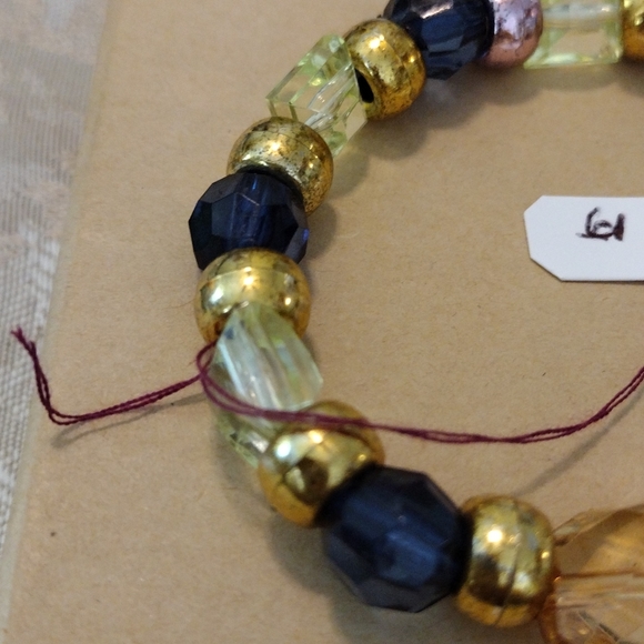 Artemis's Gems custom-made beaded bracelet with large gold gem, black/gold - Picture 3 of 4